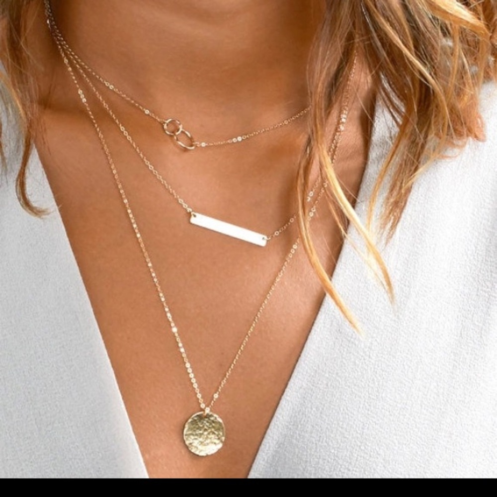 Multi layer fashion necklace